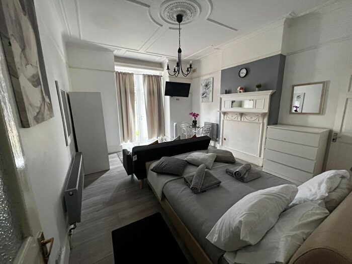 1 Bedroom Flat To Rent In Norbury Court Road, Norbury, SW16