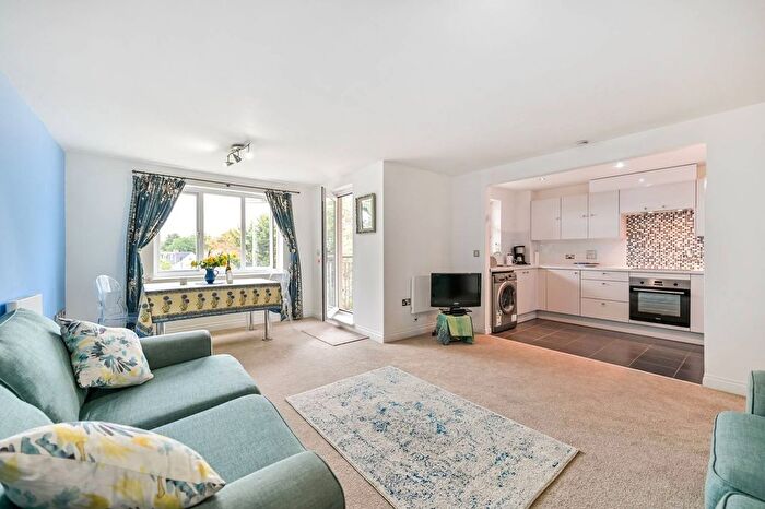 2 Bedroom Flat For Sale In Primrose Place, Isleworth, TW7