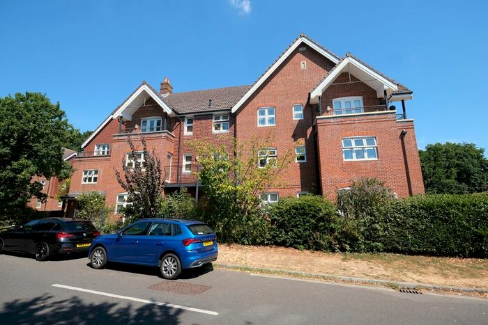 2 Bedroom Flat To Rent In Watermark, Hythe, SO45