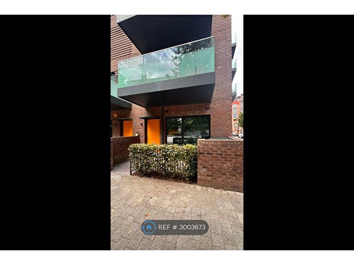 3 Bedroom Maisonette To Rent In Latimer Square, London, SE10