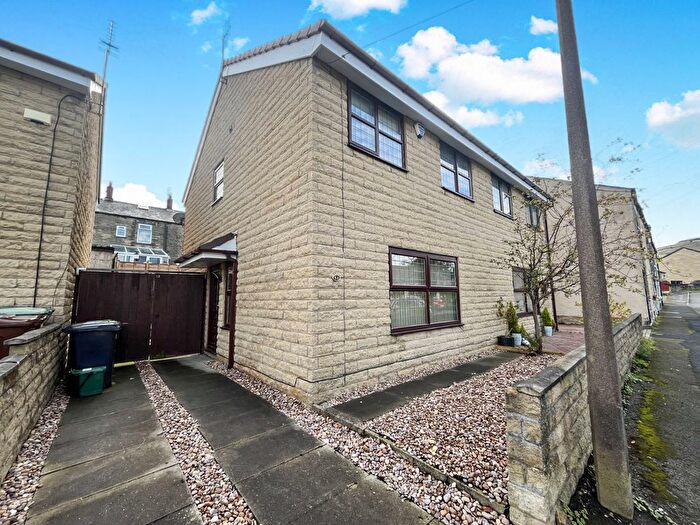 3 Bedroom Semi Detached House For Sale In King Street, Glossop, Derbyshire, SK13