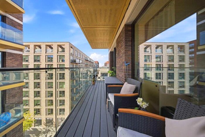 2 Bedroom Flat For Sale In Clipper Street, Royal Wharf, E16