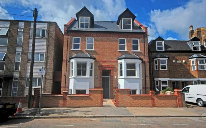 2 Bedroom Flat To Rent In Graham Road, Wimbledon, SW19