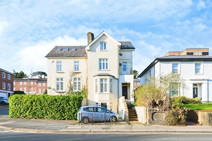 1 Bedroom Flat For Sale In Station Road, Redhill, RH1