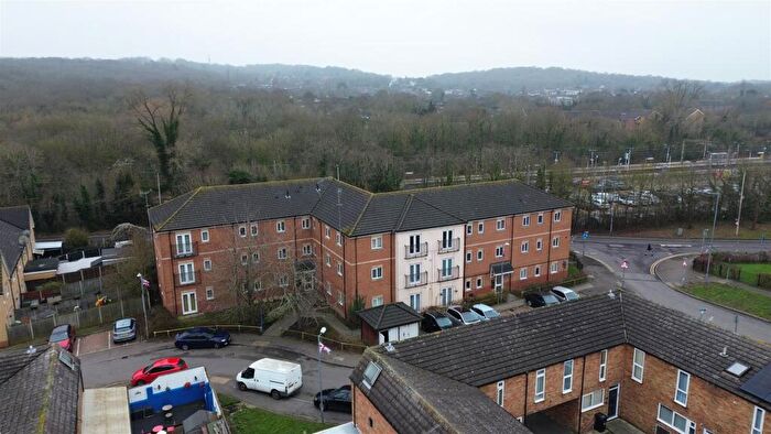 2 Bedroom Flat For Sale In Beeston Courts, Basildon, SS15