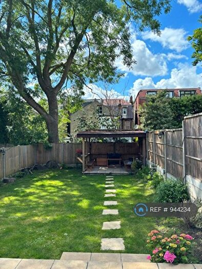 3 Bedroom Semi-Detached House To Rent In Howcroft Crescent, Finchley, N3