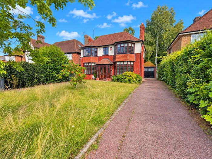 4 Bedroom Detached House For Sale In Ludlow Avenue, Luton, Bedfordshire, LU1