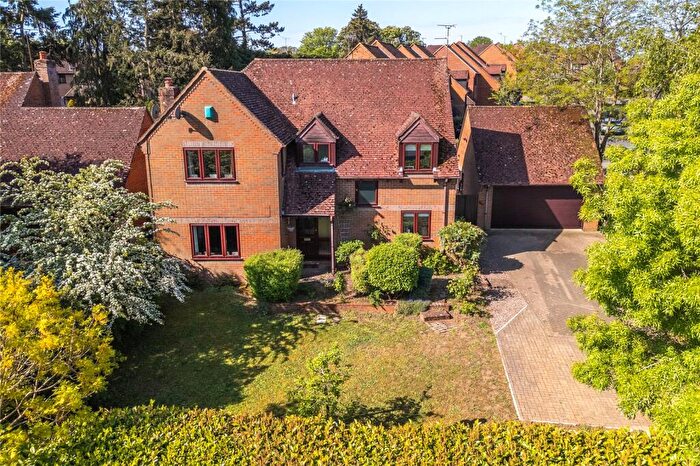 4 Bedroom Detached House For Sale In The Hawthorns, Charvil, Berkshire, RG10