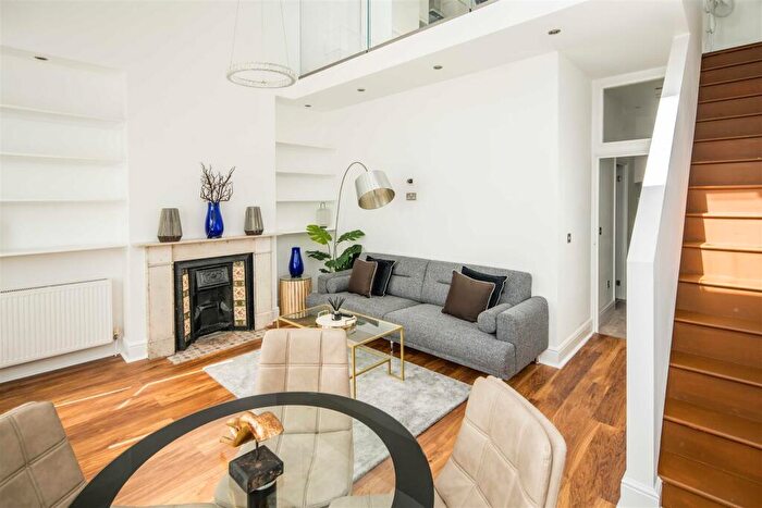 3 Bedroom Apartment To Rent In Burrows Road, Kensal Green, London, NW10