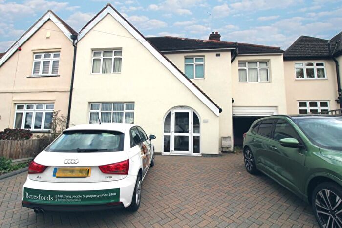 5 Bedroom Semi-Detached House To Rent In Doddinghurst Road, CM15