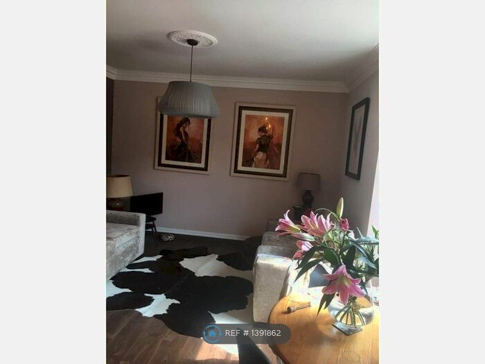 2 Bedroom Flat To Rent In Kirk Street, Strathaven, ML10