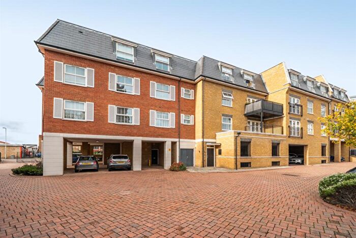 2 Bedroom Flat For Sale In Oldfield Road, Maidenhead, SL6