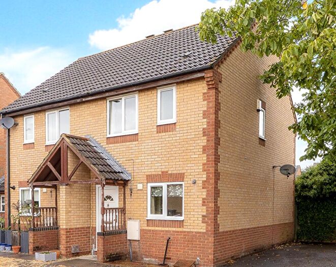 2 Bedroom Semi-Detached House For Sale In Cam Close, Didcot, Oxfordshire, OX11