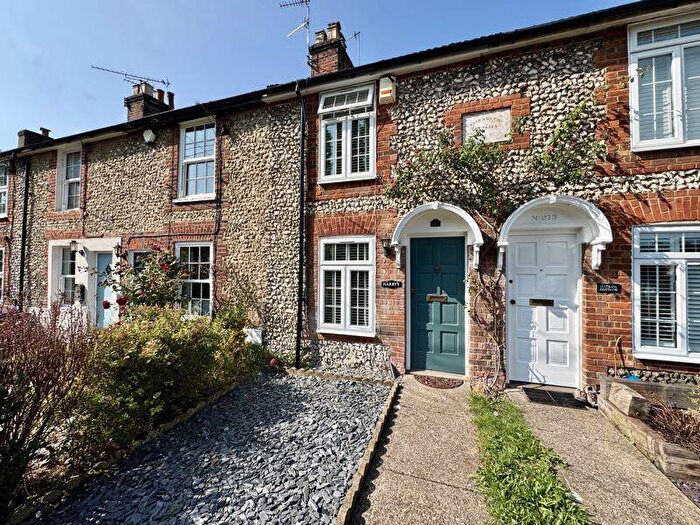 2 Bedroom Terraced House For Sale In No Chain - Beautiful Cottage, HP10