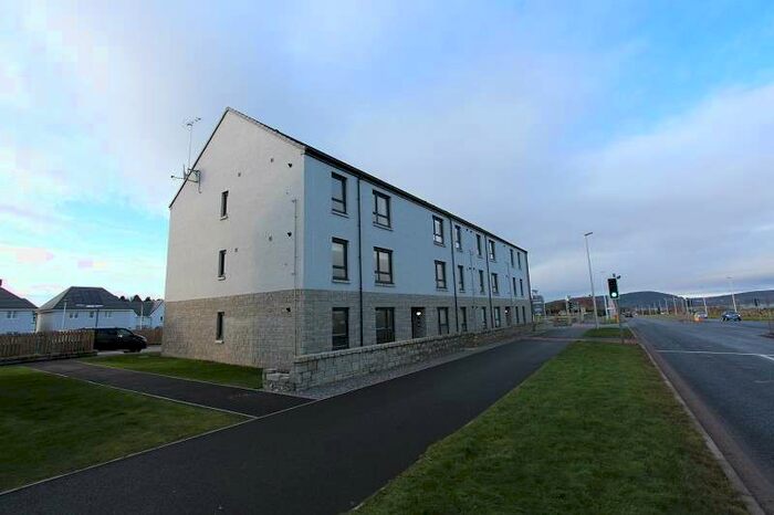 2 Bedroom Flat To Rent In 21 Drummossie Road, Stratton, Inverness. IV2