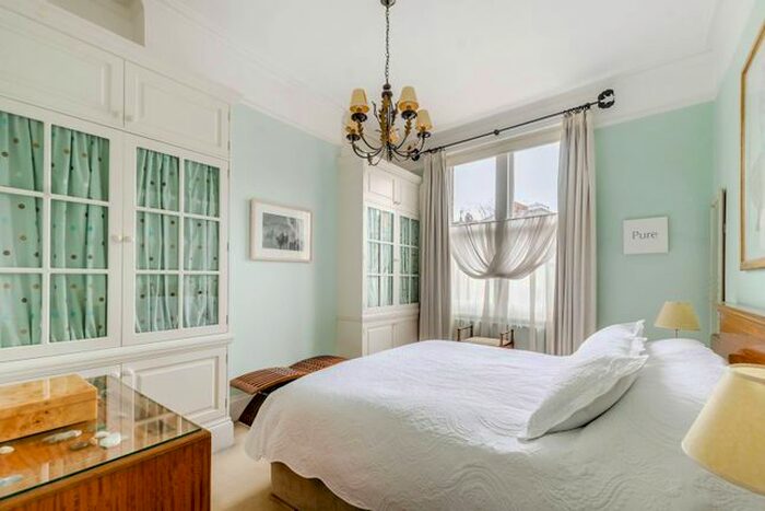 4 Bedroom Flat To Rent In Drayton Gardens, South Kensington, London, SW10