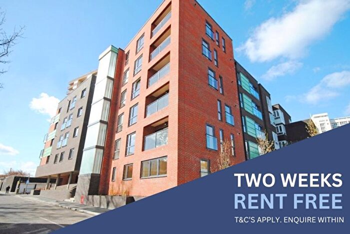 3 Bedroom Flat To Rent In Melbway House, Meadow Street, Elephant And Castle, SE1