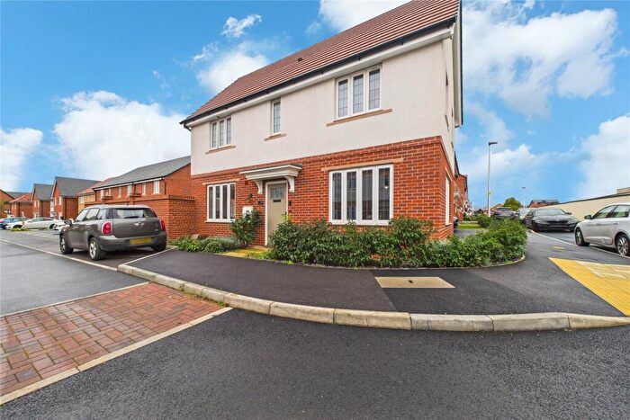 3 Bedroom Detached House For Sale In Martingale Grove, Arborfield Green, Reading, Berkshire, RG2
