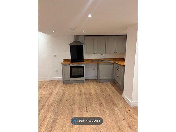 3 Bedroom Flat To Rent In Birds Royd Lane, Brighouse, HD6