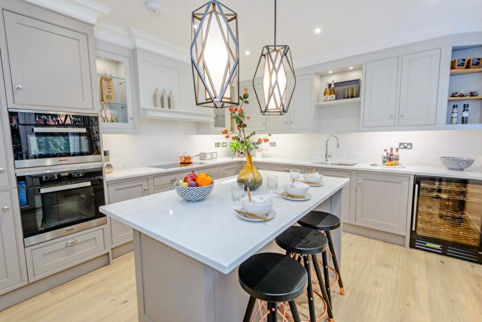 3 Bedroom Flat For Sale In Birchcroft, Brockenhurst Road, Ascot, Berkshire, SL5