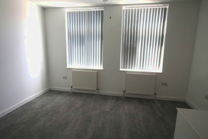 2 Bedroom Flat To Rent In Wellington Parade, Blackfen Road, Sidcup, DA15