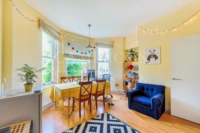 3 Bedroom Apartment To Rent In Minster Road, West Hampstead, NW2