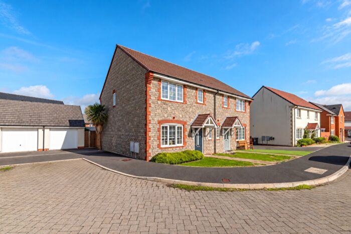 3 Bedroom Semi Detached House For Sale In Godwin Close, Wells, BA5