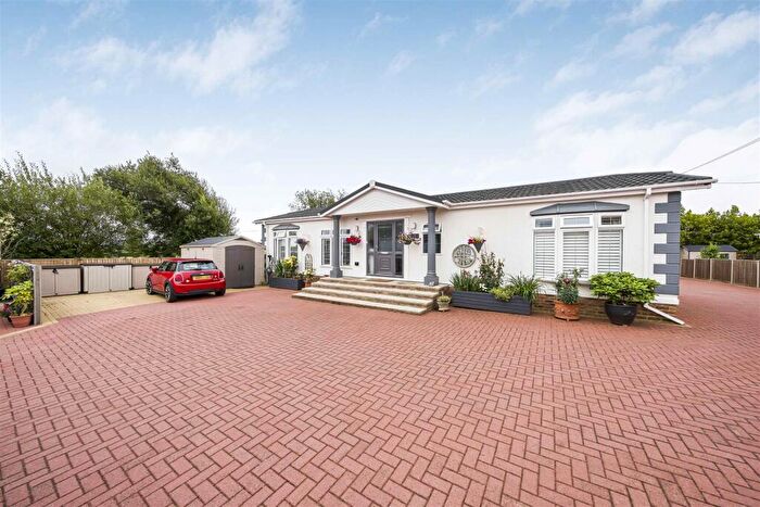 2 Bedroom Park Home For Sale In Crouch Lane, Winkfield, Windsor, SL4
