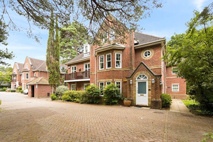 2 Bedroom Flat For Sale In Talbot Avenue, Bournemouth, Dorset, BH3