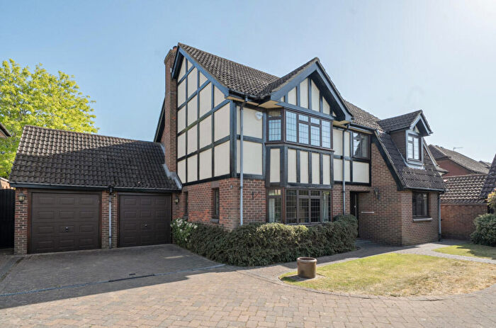 4 Bedroom Semi Detached House For Sale In Ripley Close, Bromley, BR1