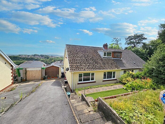 3 Bedroom Semi-Detached Bungalow For Sale In Park Crescent, Neath, SA10