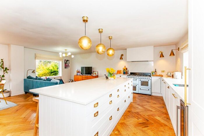 5 Bedroom Detached House For Sale In Spinney Rise, Denford, Kettering, NN14
