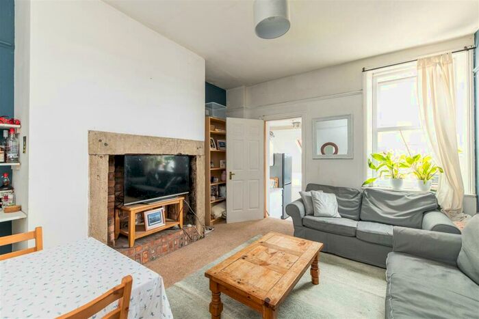 4 Bedroom Flat To Rent In Amble Grove, Sandyford, Newcastle Upon Tyne, NE2