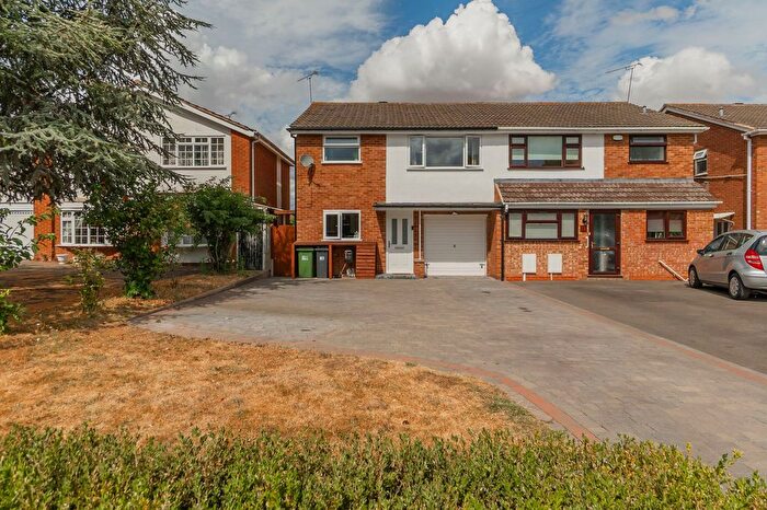 3 Bedroom Semi-Detached House For Sale In Box Close, Whitnash, CV31