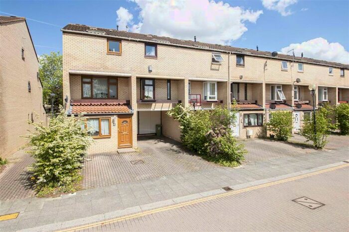 3 Bedroom Town House To Rent In North Eleventh Street, Milton Keynes, Bucks, MK9