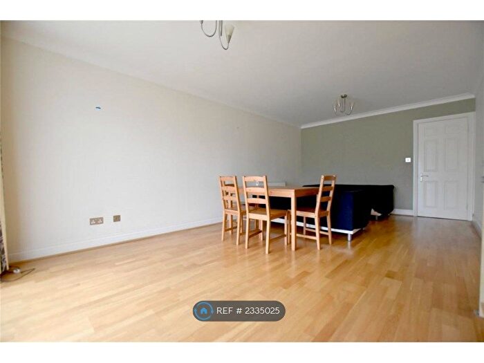 2 Bedroom Flat To Rent In Fleetwood Close, Croydon, CR0
