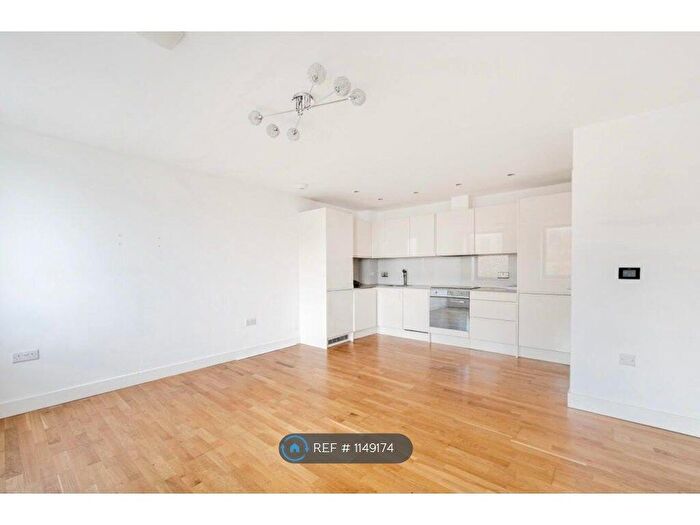 2 Bedroom Flat To Rent In Old Inn House, Sutton, SM1