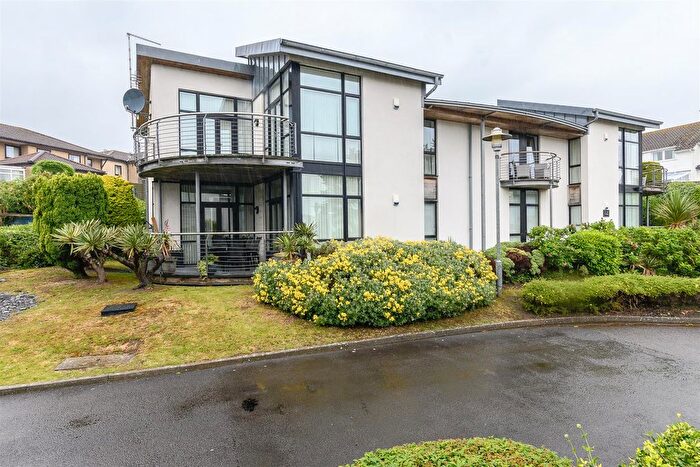 2 Bedroom Flat For Sale In Y Cerigos, Barry, CF62
