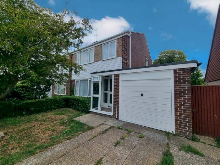 3 Bedroom Semi-Detached House To Rent In Shepherds Walk, Hythe, CT21