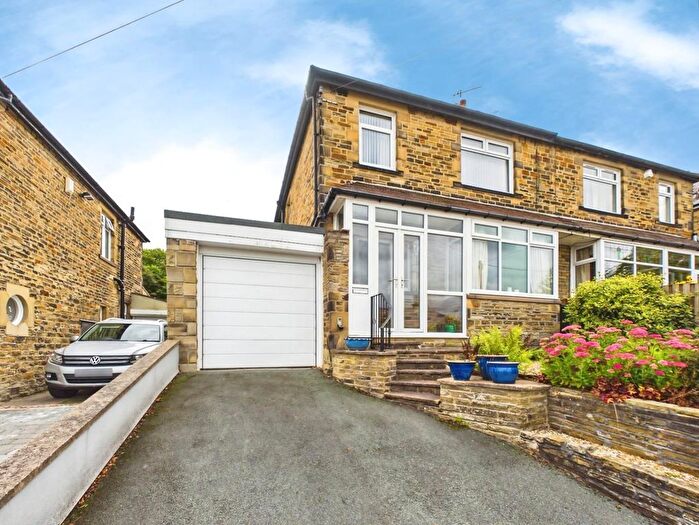 3 Bedroom Semi-Detached House For Sale In Woodlands Grove, Cottingley, Bingley, BD16
