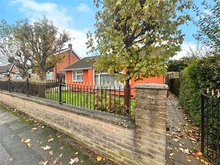 2 Bedroom Bungalow For Sale In Robins Wood Road, Nottingham, Nottinghamshire, NG8