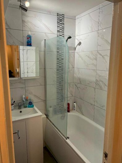 2 Bedroom Flat To Rent In Rotherhithe New Road, London, SE16