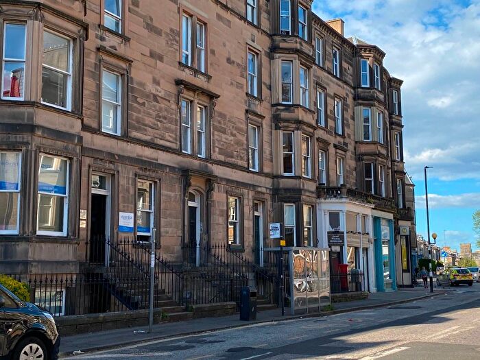 4 Bedroom Flat To Rent In Polwarth Gardens, Polwarth, Edinburgh, EH11