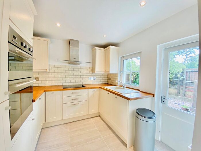 2 Bedroom Flat To Rent In Brunswick Avenue, New Southgate, N11