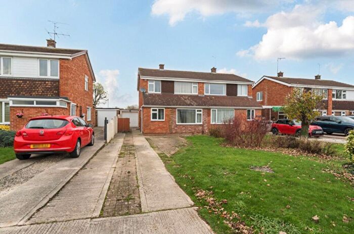 3 Bedroom Semi-Detached House For Sale In Gantlettdene, Covingham, Swindon, SN3