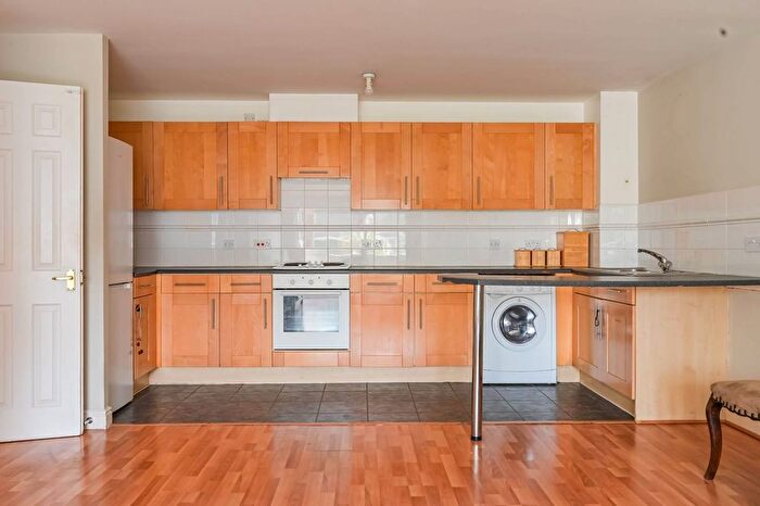 2 Bedroom Flat To Rent In Lowestoft Mews, Docklands, London, E16