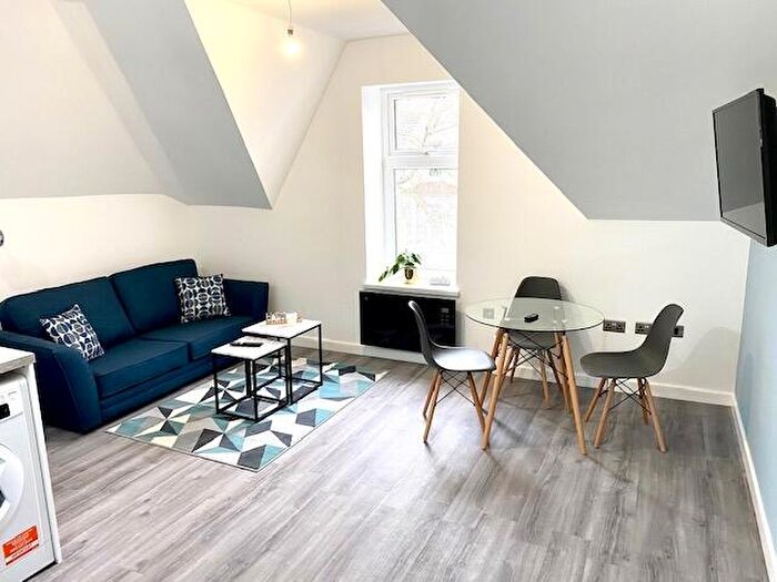 1 Bedroom Flat To Rent In Princes Street, Cardiff, CF24