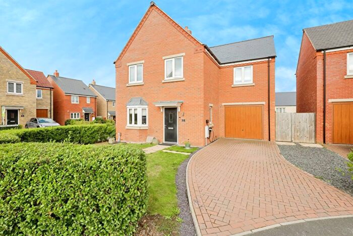 4 Bedroom Detached House For Sale In Honeysuckle Way, Raunds, Wellingborough, NN9