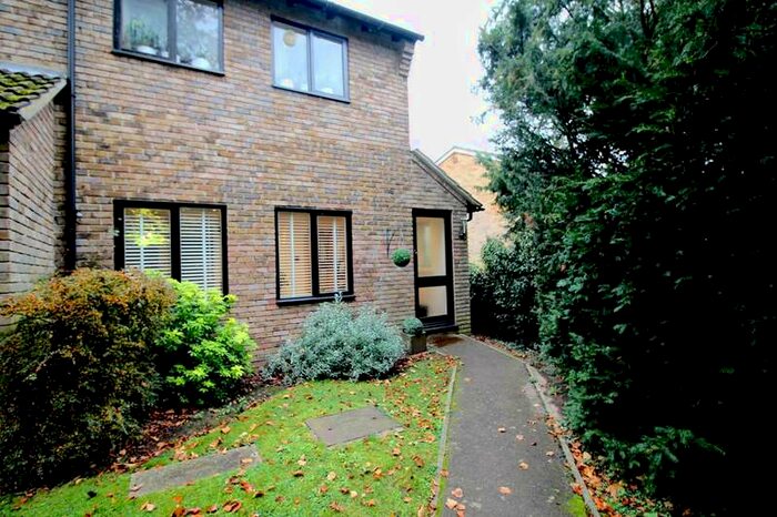 2 Bedroom Flat To Rent In Newlands, Old Hertford Road, Hatfield, AL9