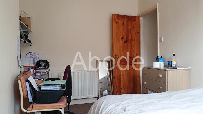 2 Bedroom House To Rent In Autumn Grove, Hyde Park, Leeds, LS6